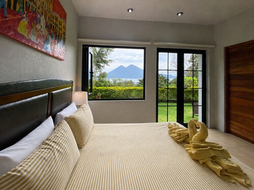 Pablo at Casa Verapaz - Private Garden and Lake Views