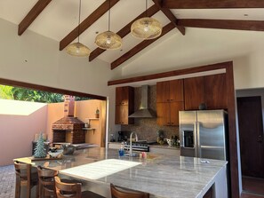 Fridge, microwave, oven, stovetop - Oceanview mountaintop 5-bedroom villa in Samara. Newly Remodeled! (Samara)