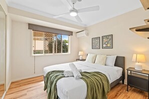 4 Schlafzimmer, Bügeleisen/Bügelbrett, WLAN, Bettwäsche