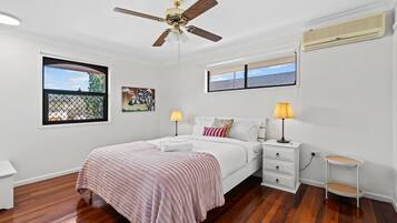 4 bedrooms, desk, iron/ironing board, WiFi