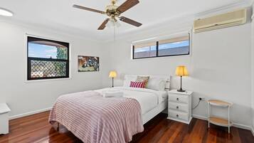 4 bedrooms, desk, iron/ironing board, WiFi