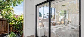 Modern 5BD Family & Friends Home | Sunnybank
