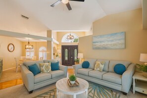 Älytelevisio, takka, videopelejä, DVD-soitin