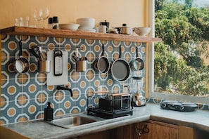 Comfort Studio, Garden View | Private kitchen | Stovetop, cookware/dishes/utensils