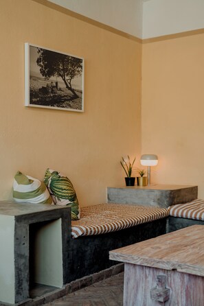 Studio Confort, vue jardin | Coin séjour