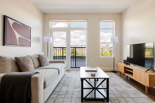 Blueground | Newtonville, fitness center, nr park