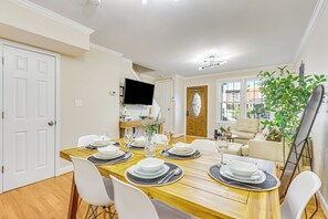 Dining - Modern Alexandria Home 6 min to DCA with Private Patio (Alexandria)