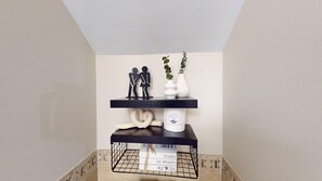 Interior - Modern Alexandria Home 6 min to DCA with Private Patio (Alexandria)