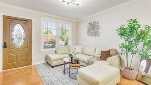Unclassified image, 2 of 32, button - Modern 3BR Home in Alexandria and 6 min to DCA (Alexandria)