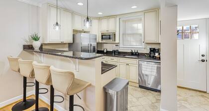 Modern Alexandria Home 6 min to DCA with Private Patio