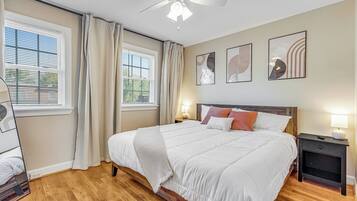 3 slaapkamers, een bureau, een strijkplank/strijkijzer, gratis wifi