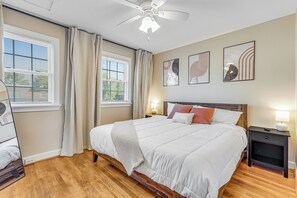 3 bedrooms, desk, iron/ironing board, free WiFi - Modern Alexandria Home 6 min to DCA with Private Patio (Alexandria)