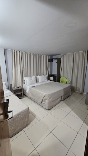 1 bedroom, in-room safe, free WiFi, bed sheets