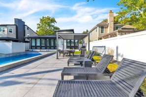 Outdoor dining - Elmhurst Luxury 4BR w/ Pool, Fenced Yard, Downtown (Elmhurst)