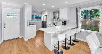 Elmhurst Gem â Ideal Mid-Term Rental, Top Location