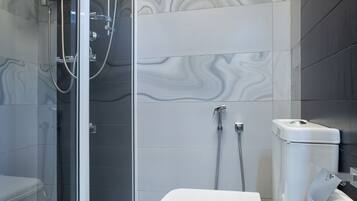 Dusche, Handtücher, Seife, Toilettenpapier