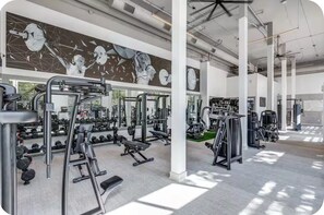 Fitness facility - Dreamy retreat in Frisco w/ Pool & Gym (Frisco)