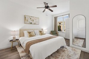1 habitación, tabla de planchar con plancha, wifi gratis y ropa de cama 
