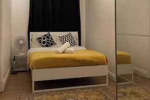 4 habitaciones, tabla de planchar con plancha, wifi y ropa de cama