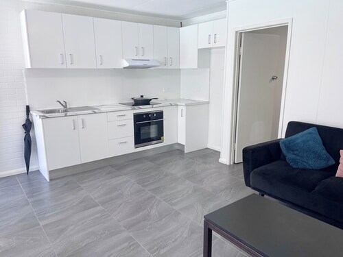 Sunrise Apt 4 · Cozy 1BR · Poolside Escape