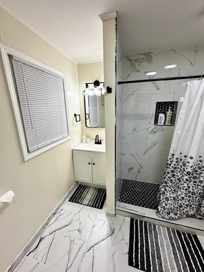 Towels, toilet paper - Charming 2-bedroom house  in Durham (Durham)