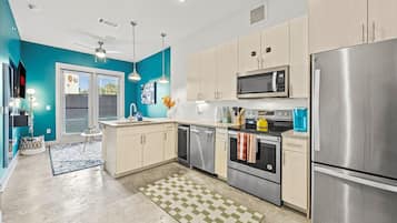 Fridge, microwave, oven, stovetop