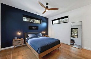 2 室のベッドルーム、アイロン / アイロン台、WiFi、ベッドシーツ