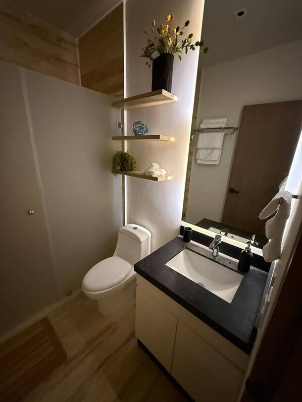 Bathroom - Depa M410 Relaxing and Cozy Steps From the Beach (Playa del Carmen)