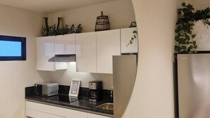Apartment, 1 Bedroom, Balcony, Ocean View | Interior