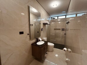 Standard Double Room, City View | Bathroom | Towels, soap, shampoo, toilet paper