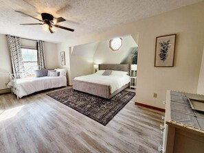 5 bedrooms, desk, iron/ironing board, WiFi