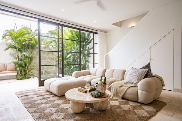 Luxury-Villa, 2 Schlafzimmer, Terrasse, Meerblick | Wohnzimmer