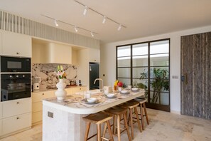 Villa Luxe, 2 chambres, patio, vue océan | Salle à manger