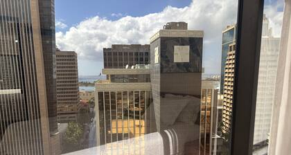 2BR+Den High Floor Ocean View Free Parking