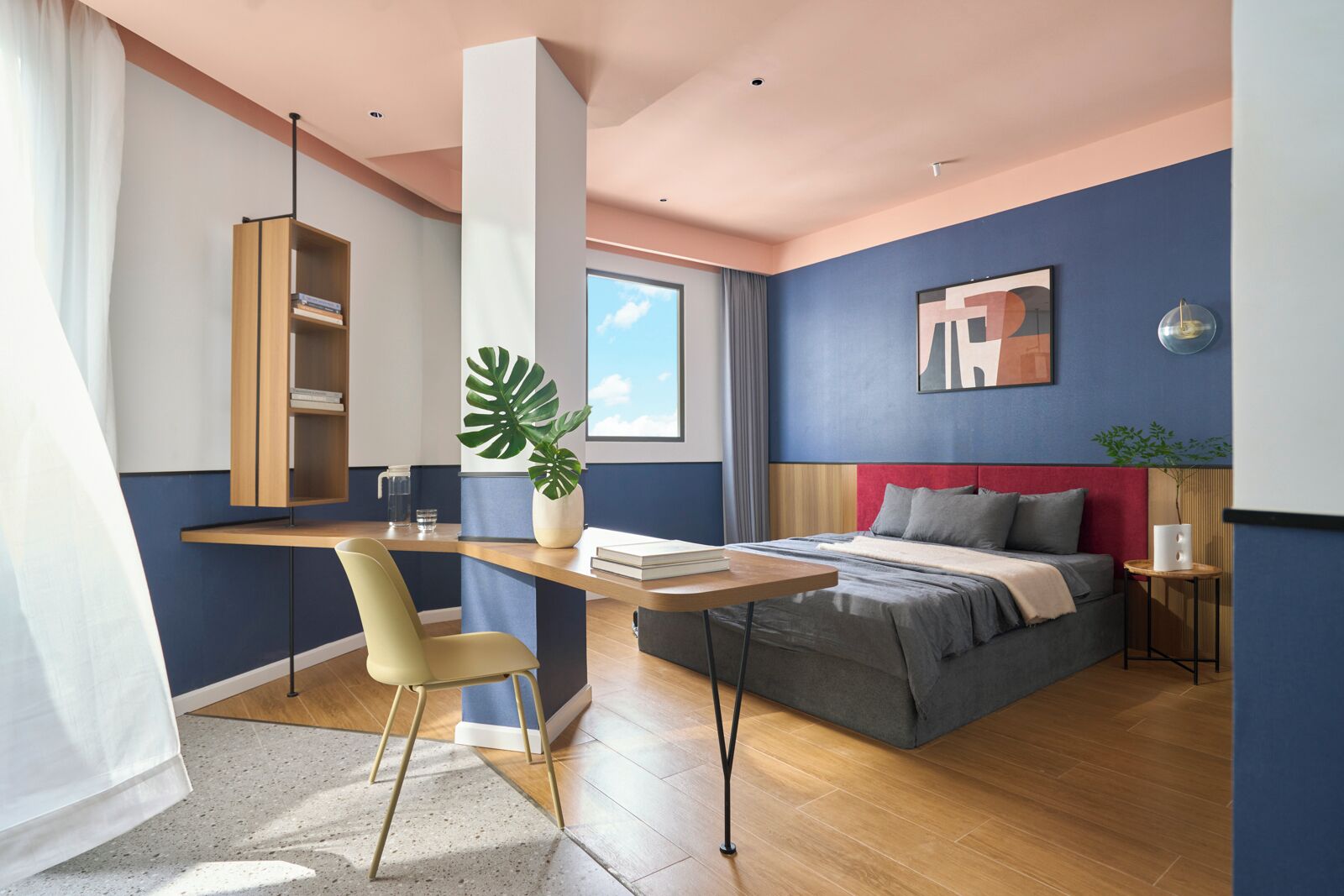 Une chambre moderne avec un lit, une table de chevet et un bureau avec une chaise.