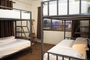 Dormitorio compartido Confort | Espacio para trabajar con laptop 