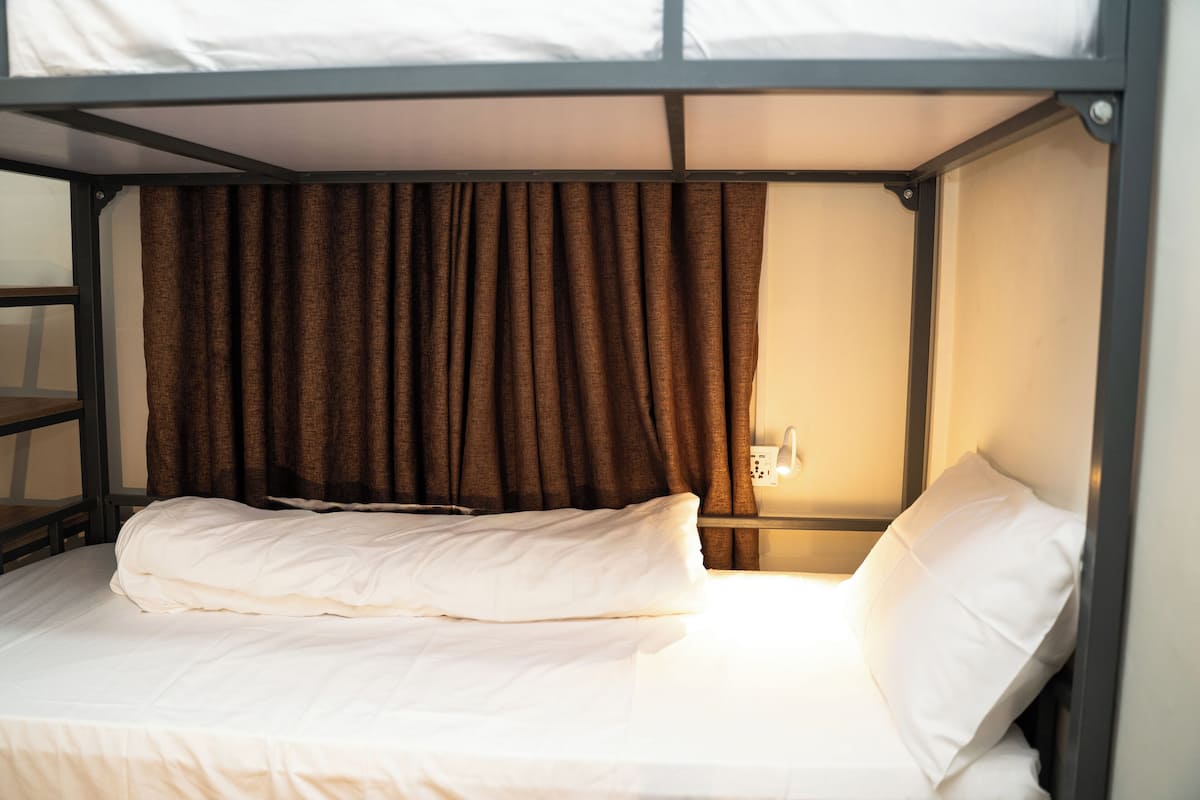 Comfort Shared Dormitory | Laptop workspace
