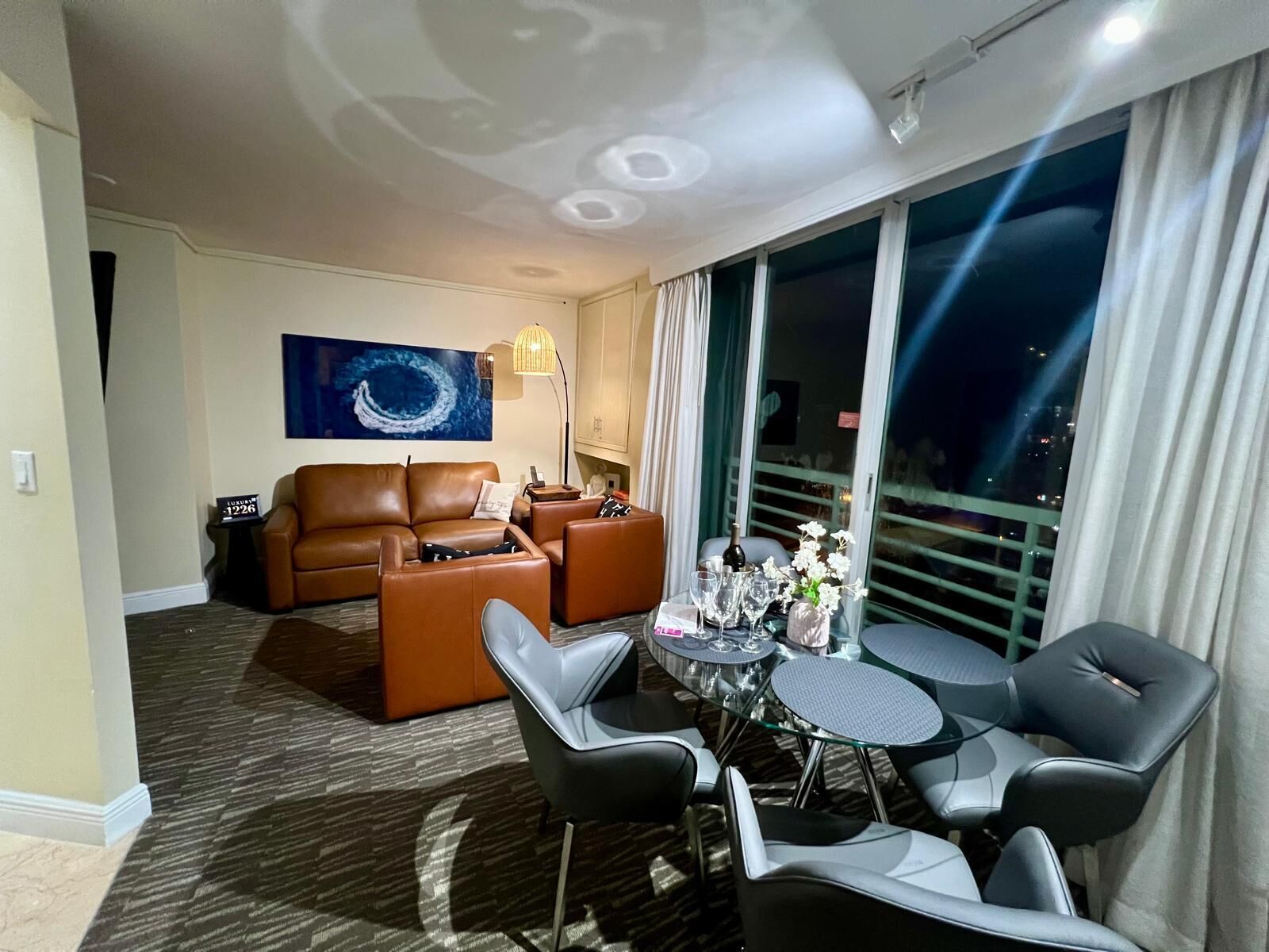 Waterfront Condo W/ Balcony  Hilton Amenities  Beachpool*gym* Jet Skis - Hollywood, FL