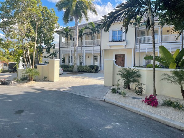 Exterior - Hidden gem in gated community of Islands Old Fort Bay (Old fort bay)