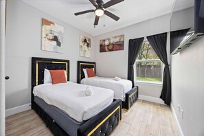 2 habitaciones, tabla de planchar con plancha y wifi gratis 