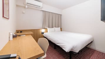 In-room safe, desk, free WiFi