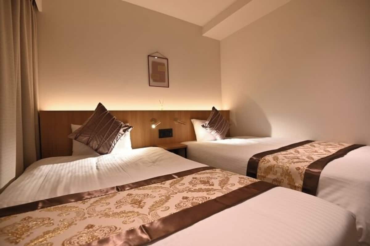 Standard Twin Room | Desk, free WiFi