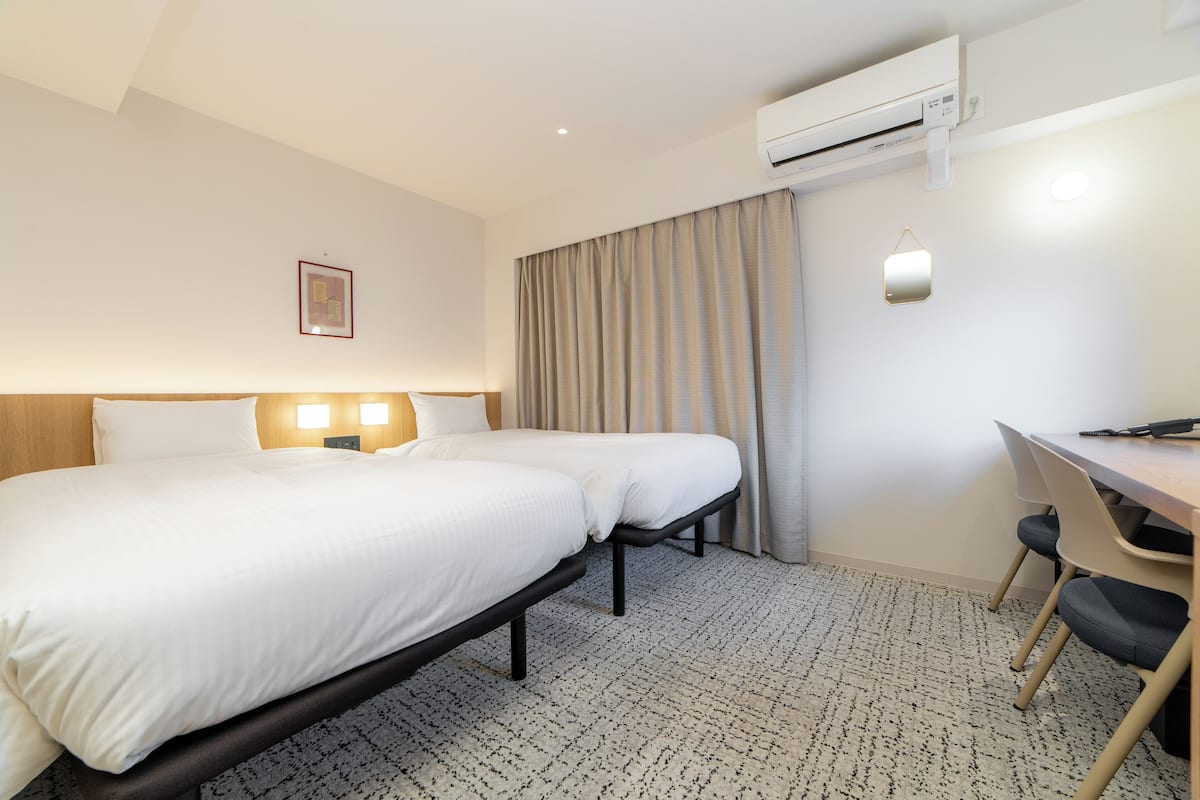 In-room safe, desk, free WiFi