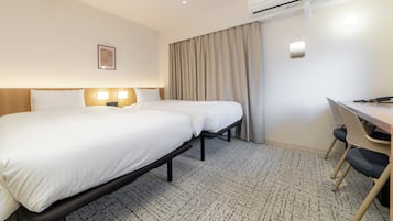 In-room safe, desk, free WiFi