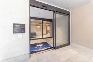 Majoituspaikan sisäänkäynti