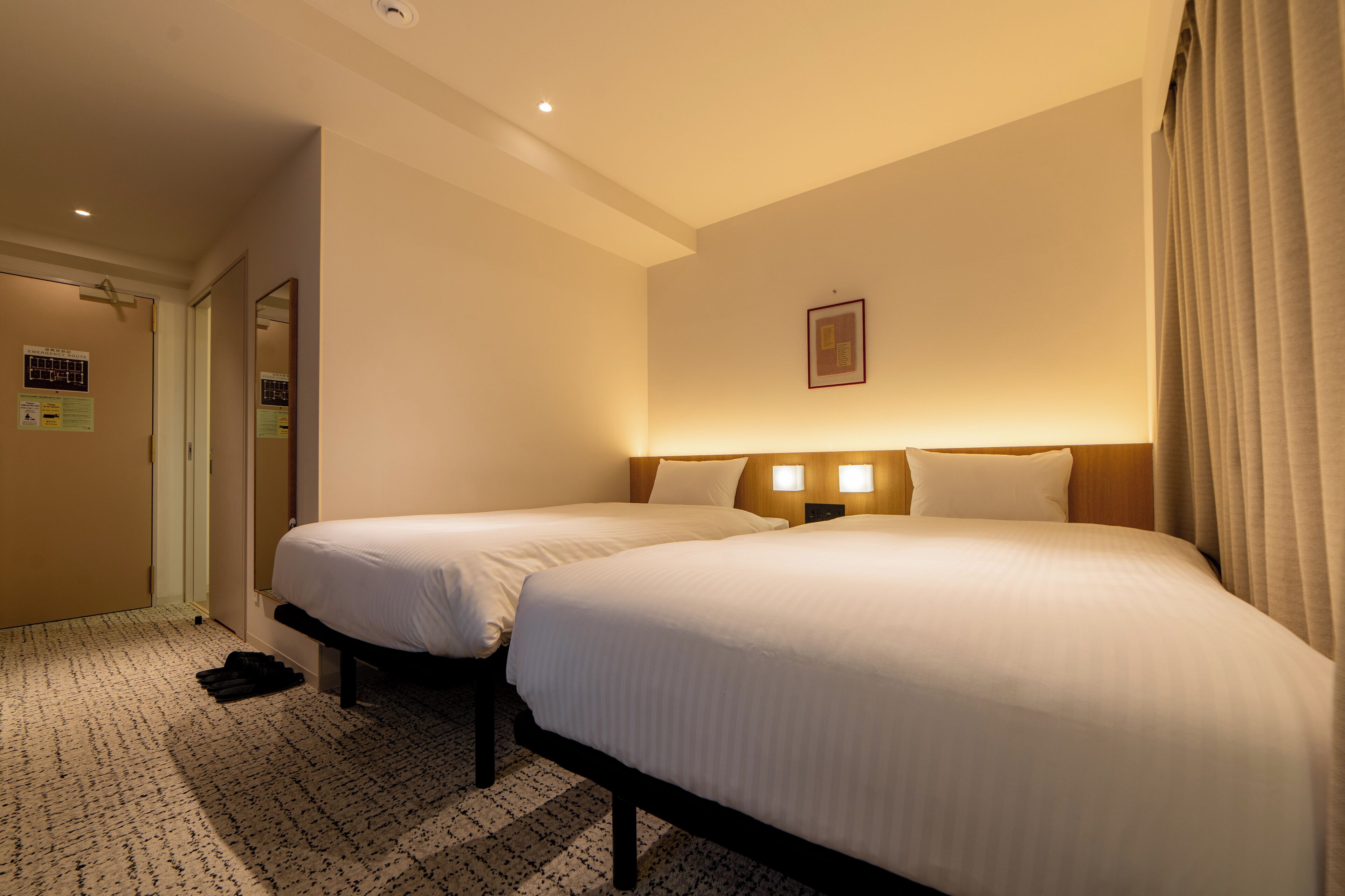 Twin Room | Down duvets, in-room safe, desk, laptop workspace