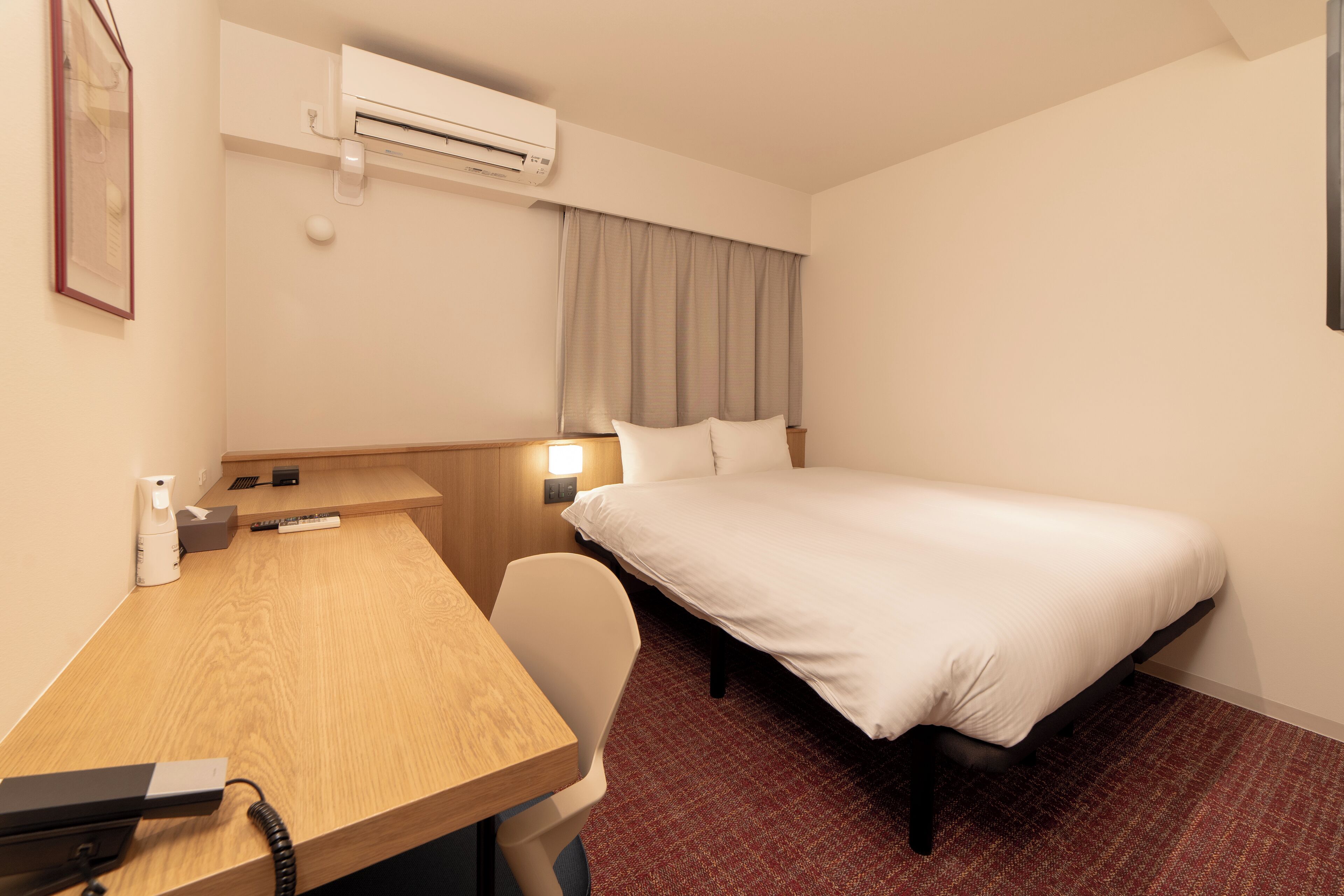 雙人房 | 客房內保險箱、書桌、免費無線上網