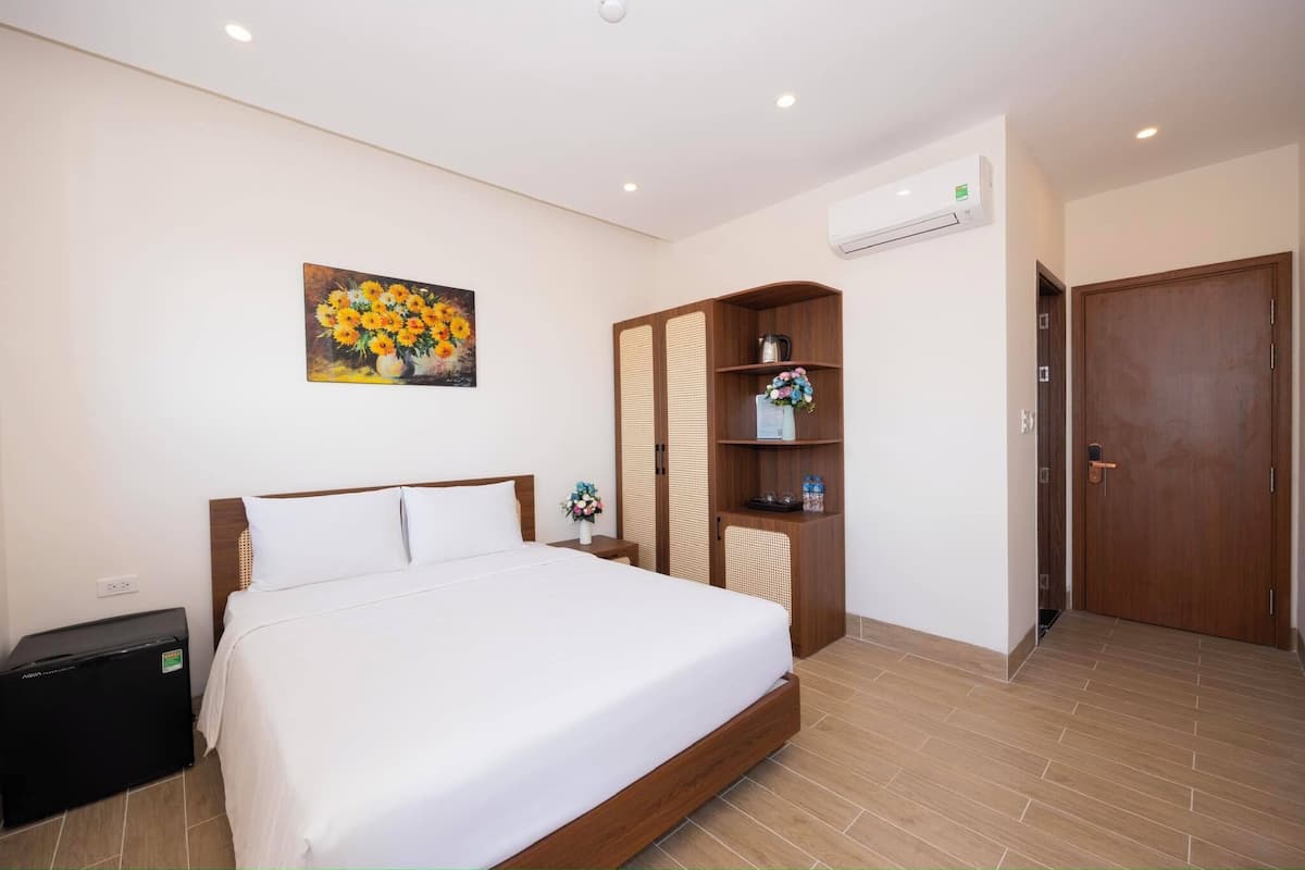 Chăn bông, minibar, bàn, phòng cách âm 