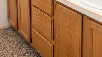 Serviettes fournies, savon, papier toilette