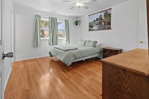 3 bedrooms, iron/ironing board, free WiFi, bed sheets